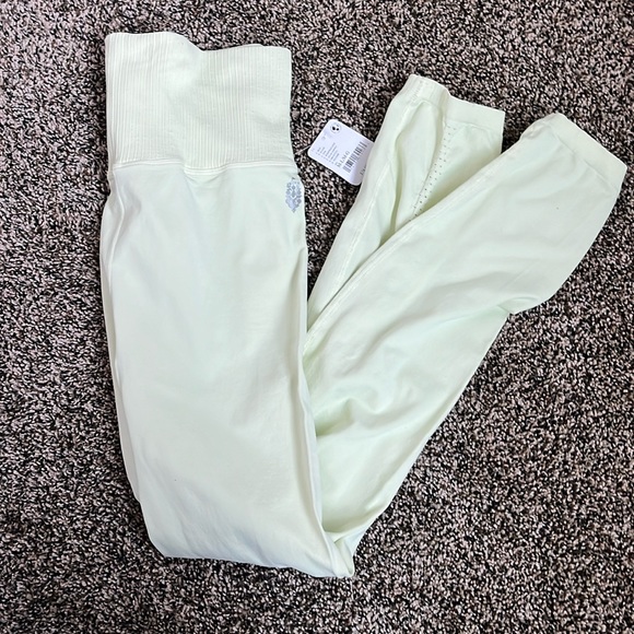 Free People Movement Revolve Good Karma Legging in Whipped Lime, NWT - Picture 2 of 6